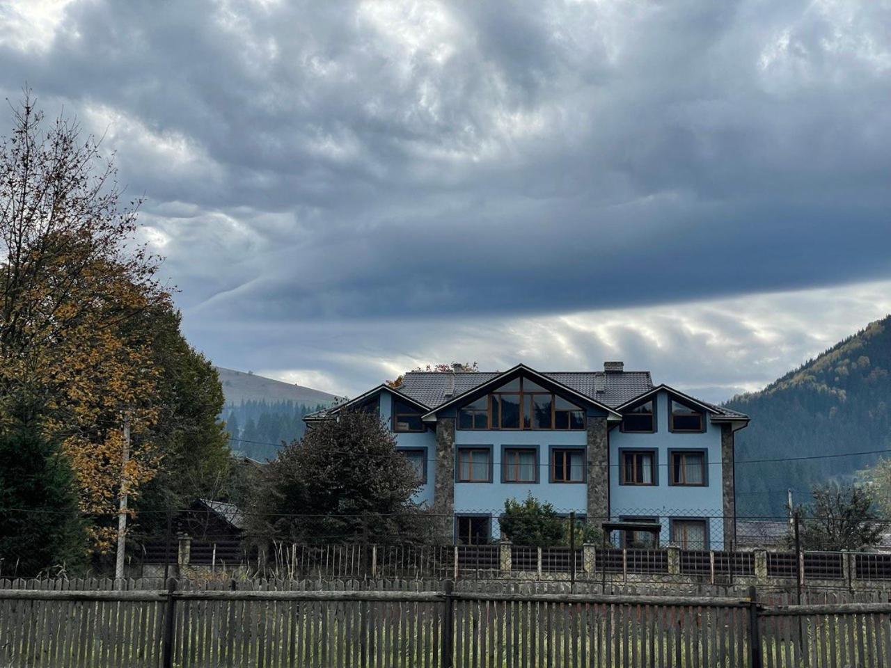 Старе Подвір'Я Verkhovyna Exterior photo